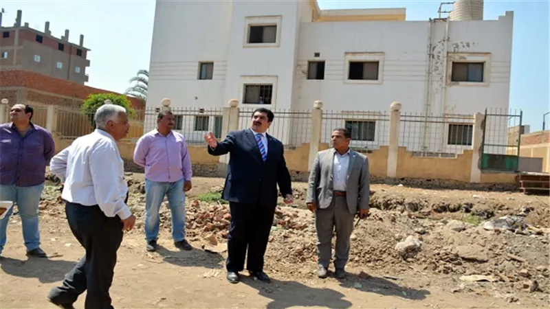 مرزوق يتفقد طريق محور الباسوسية بالقناطر الخيرية لدفع الأعمال وتسليم الطريق لإفتتاحه