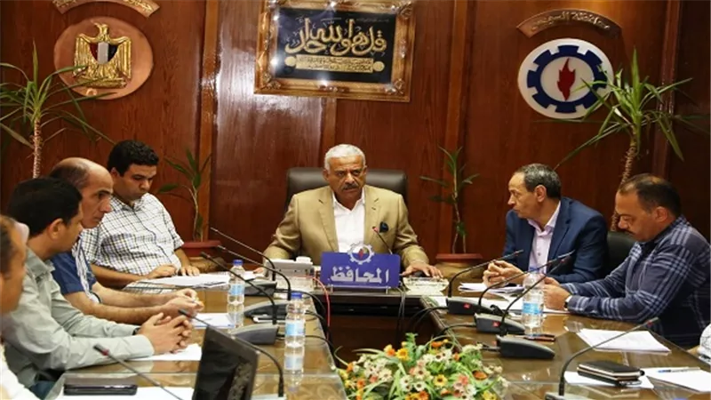 محافظ السويس :عمل محاضر لأصحاب المحلات الرافضين وضع صناديق قمامة أمام محلاتهم