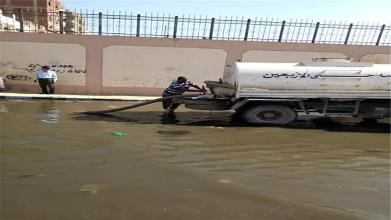 كسح مياه الصرف واستئناف العمل بمحطة الزراير بالسويس