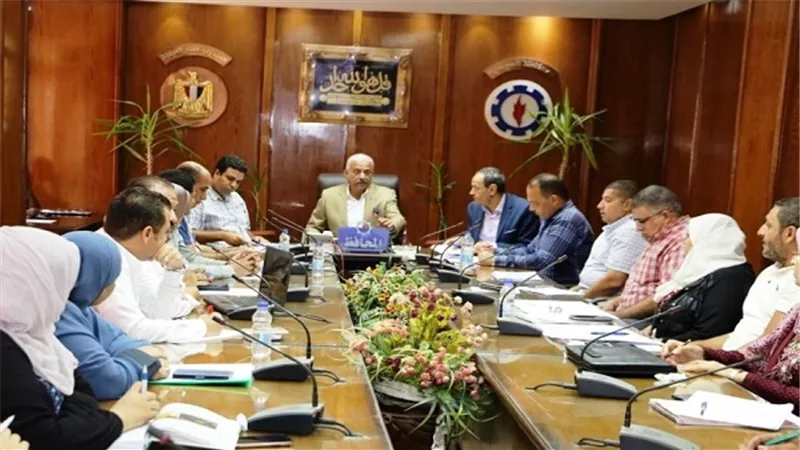 مناقشة تطبيق لائحة الاعلانات الجديدة بمحافظة السويس