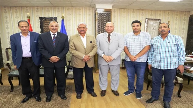  محافظ السويس يستقبل وفد مجلس الوزراء لمتابعة عمل الاستجابة لشكاوي المواطنين
