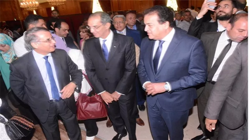 وزيرا التعليم والاتصالات يتفقدان معرض جامعة مصر على هامش المؤتمر الأول للذكاء الإصطناعي