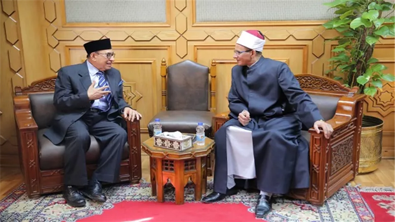 عباس: المنهج الأزهري الوسطي صالح لكل زمان ومكان