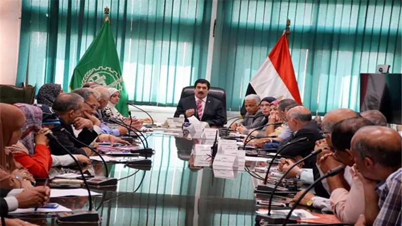 محافظ القليوبية يعقد اجتماعا لبحث استعدات العام الدراسي الجديد
