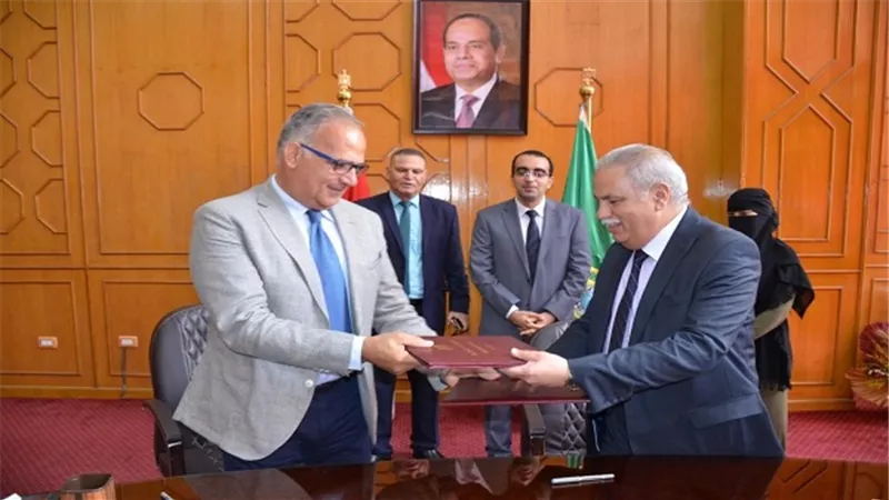 نائب محافظ الاسماعيلية والسكرتير العام للمحافظة يشهدان توقيع بروتوكول تعاون بين مديرية القوى العاملة وجمعية المستثمرين الصناعيين