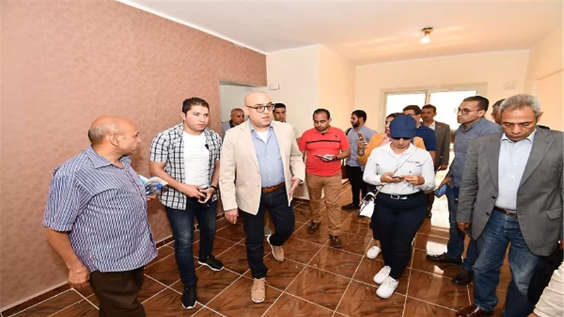 وزير الإسكان يتفقد الوحدات السكنية بالإسكان الاجتماعى بمدينة الفيوم الجديدة
