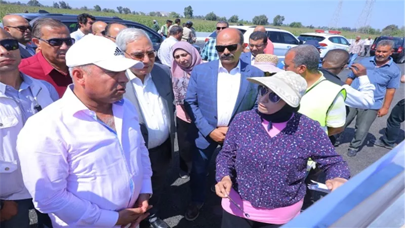 وزير النقل يتابع مشروع تقوية وانشاء حارة ثالثة لتطوير طريق رافد جمصة 