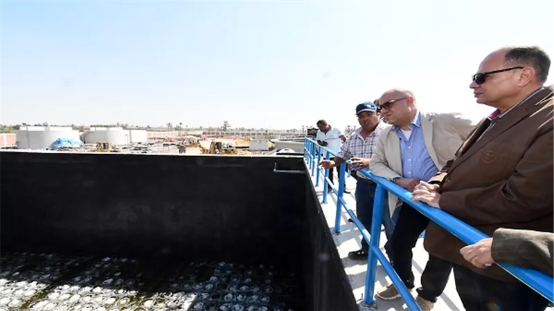 وزير الإسكان ومحافظ الفيوم يتفقدان محطة معالجة صرف صحى العزب لخدمة 53 ألف نسمة