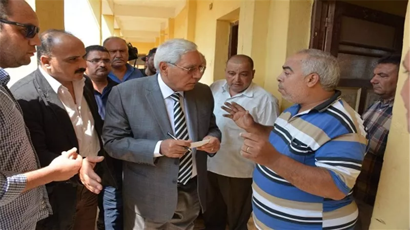 بالصور.. إيقاف وكيل المدرسة الثانوية التجارية واحالته للتحقيق