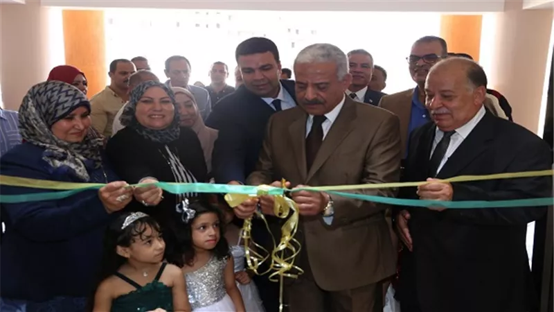 محافظ السويس يفتتح مدرسة جديدة في أول يوم دراسة بالمحافظة