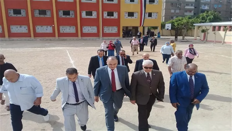 رئيس حى البساتين ومدير تعليم القاهرة يفتتحان المبني الملحق بمدرسة الهلال الاحمر بالبساتين