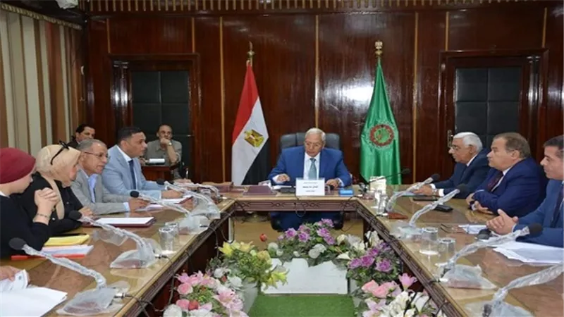 بالصور.. محافظ الدقهلية في اجتماع مع مجلس إدارة المصرف المتحد