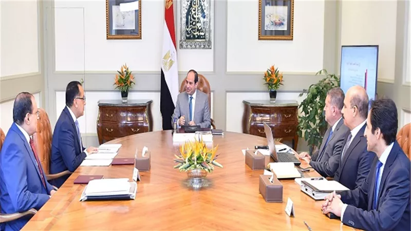 الرئيس السيسي يجتمع مع رئيس الوزراء ووزير قطاع الأعمال العام