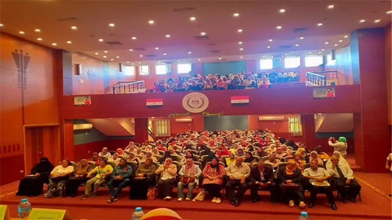 تعليم السويس تطلق برنامج قوافل التنمية المهنية