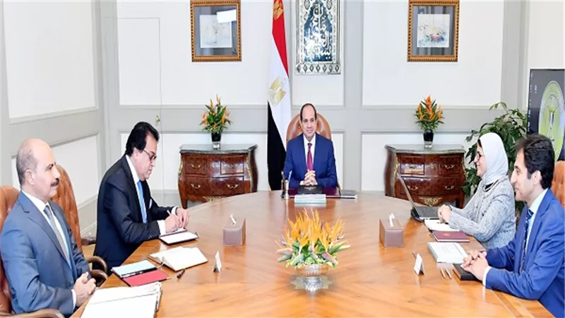 الرئيس السيسي يجتمع مع وزير التعليم العالي والبحث العلمي ووزيرة الصحة 