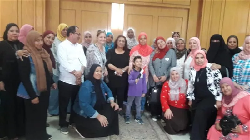 قومى المرأة بالسويس يختتم  اليوم فعاليات حملة طرق الأبواب