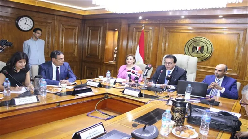 وزير التعليم العالى يعقد مؤتمراً صحفياً للإعلان عن تطوير العمل بالإدارة المركزية للبعثات