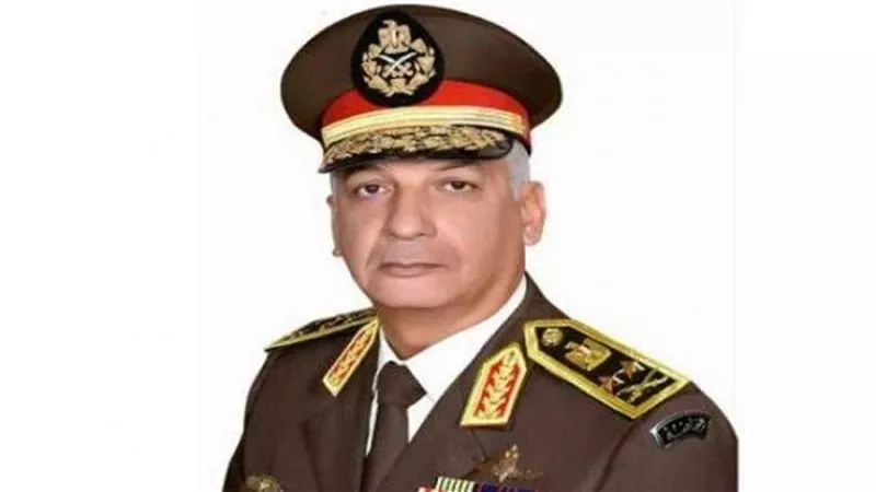 وزير الدفاع ينيب قادة الجيوش الميدانية والمناطق العسكرية فى وضع إكليل الزهور على قبر الجندى المجهول