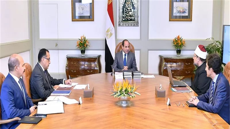 الرئيس السيسي يجتمع مع رئيس مجلس الوزراء ووزير الأوقاف