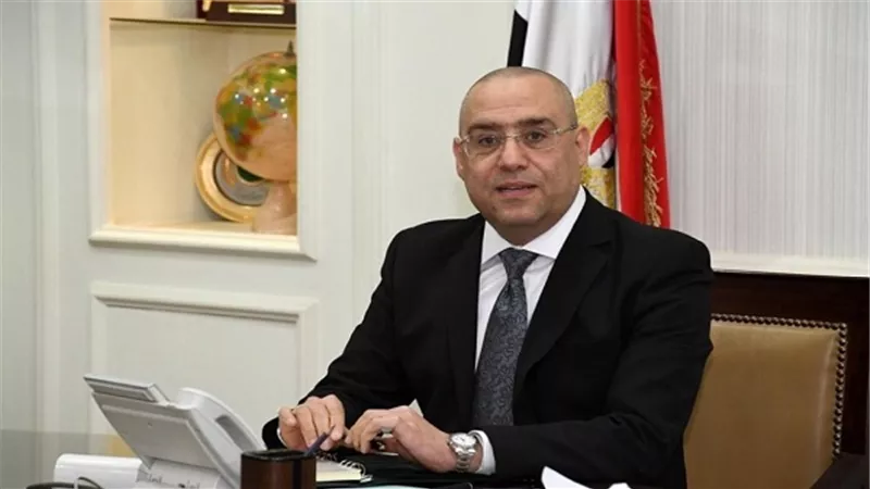 وزير الإسكان يتفقد أعمال تشطيب الوحدات السكنية بحى 