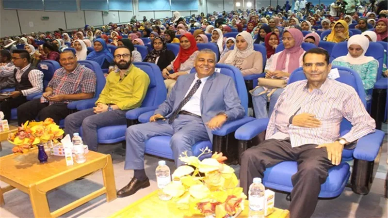 رئيس جامعة جنوب الوادى يشهد فعالية للإستشارى التدريبى حسام هيكل