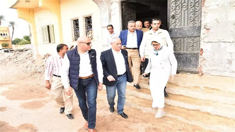 وزيرة الصحة تتفقد أعمال التجهيزات بمستشفيي العديسات والبياضية بالأقصر