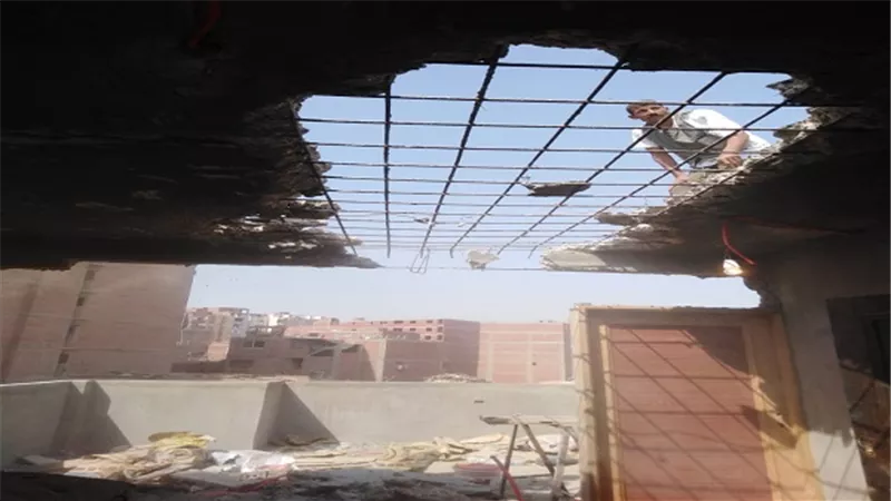 إزالة أعمال مبانى مخالفة في المهد بمنطقة عرب المعادى بالبساتين