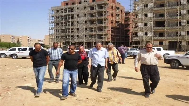 سكرتير عام محافظة السويس فى جولة تفقدية بالكورنيش القديم واحياء المحافظة 