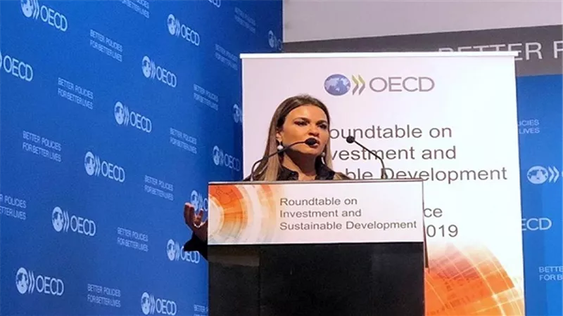 وزيرة الاستثمار تلقى الكلمة الافتتاحية فى المائدة المستديرة خلال زيارتها إلى باريس