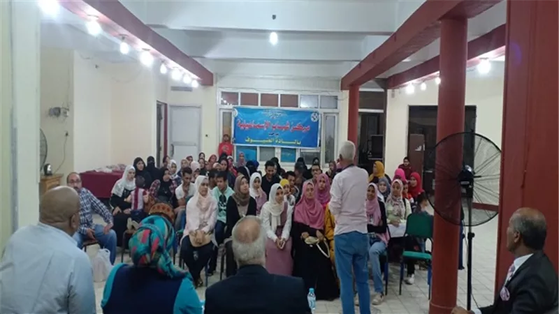 القوي العاملة تنظم ندوة لتوعية الشباب للبحث عن المعلومات الحقيقية