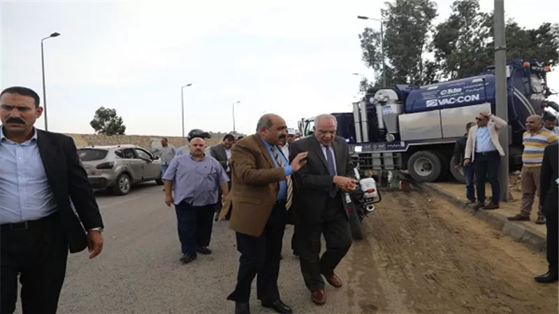 محافظ الجيزة يتفقد أعمال شفط المياه بالكبارى والانفاق