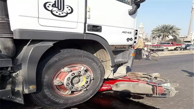 بالصور.. مصرع شخصين في حادث تصادم بطريق ميت غمر - القاهرة