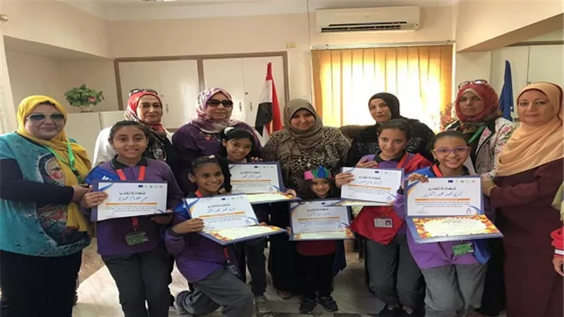 مدير تعليم السويس تكرم أوائل الجمهورية في مسابقتي البيئة والسكان والمكتبات