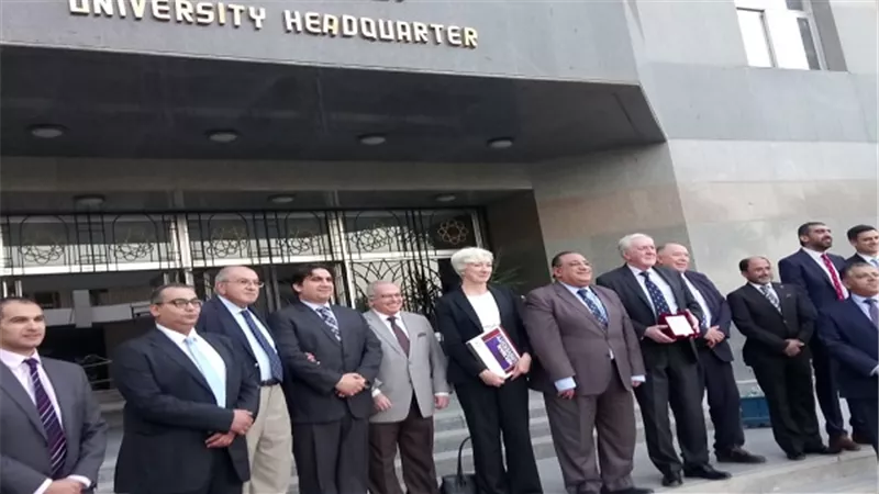 رئيس جامعة حلوان يستقبل رئيس كلية الجراحين الملكية 
