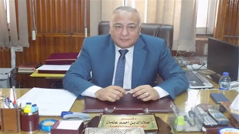 تجريع عقار البلهارسيا لتلاميذ المدارس الابتدائية بريف الإسكندرية 