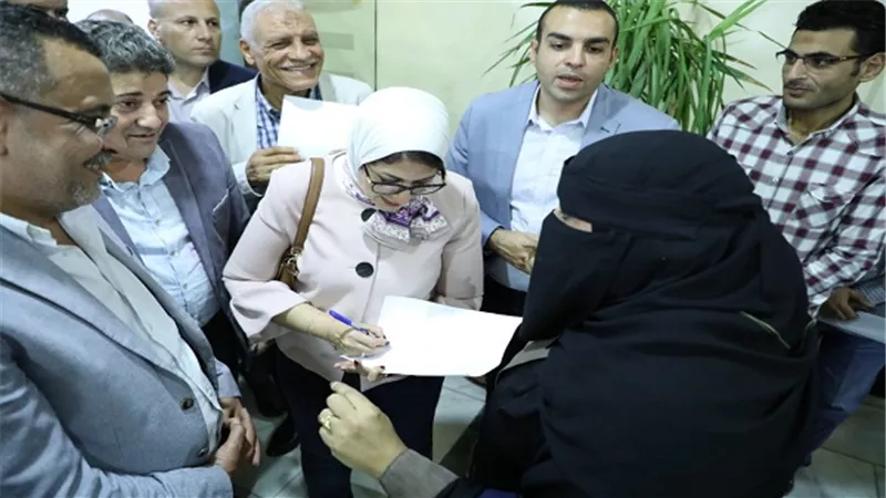 وزيرة الصحة تجتمع مع الشركات المنفذة لتطوير المركز الطبي الحضري بالطور 