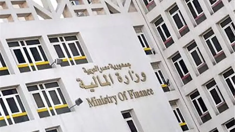 المالية تكشف حقيقة إخضاع محادثات السوشيال ميديا للضرائب