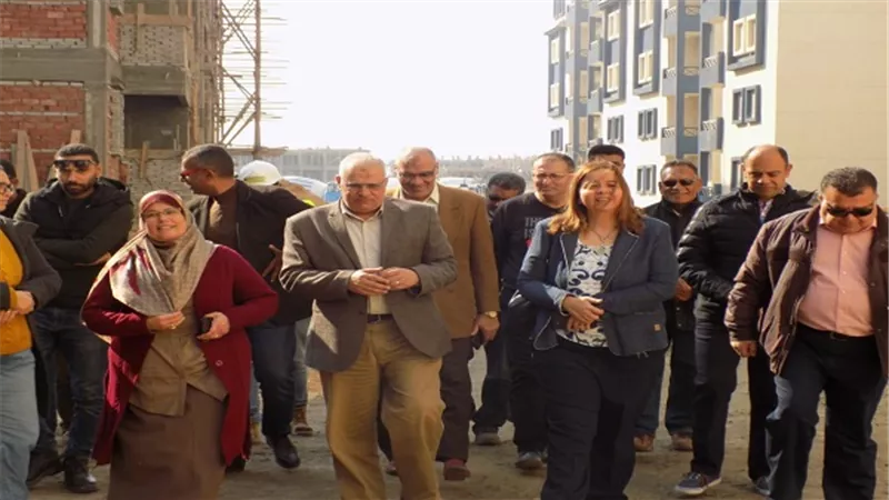 محافظ بورسعيد والرئيس التنفيذي لصندوق الإسكان الاجتماعي يتفقدان عدداً من المشروعات السكنية بالمحافظة