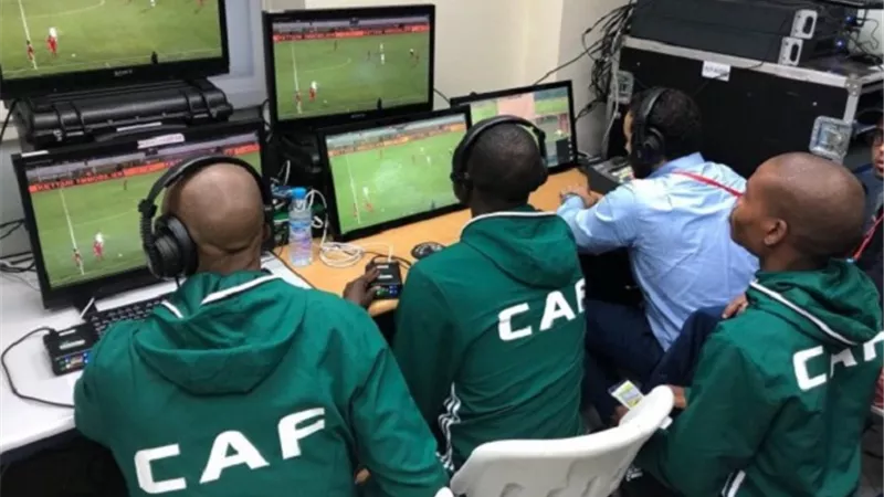 اتحاد الكرة يوقع رسميا عقود تطبيق الـvar مع شركة إسبانية