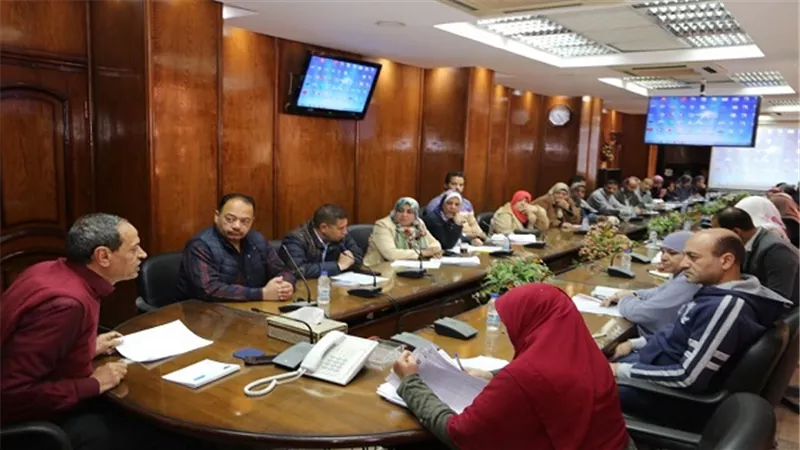  محافظة السويس تناقش تكثيف العمل لتحصيل المتأخرات المالية علي المحلات