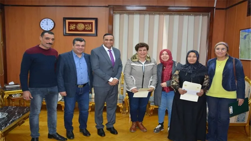 بالصور.. تكريم عدد من النماذج المشرفة للمرأة والشباب بالدقهلية 