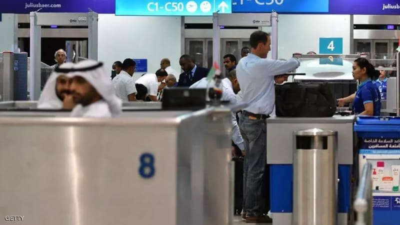الإمارات تعلق خدمات النقل العام لمواجهة كورونا