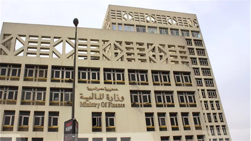 المالية تزف بشرى سارة لـ موظفي الحكومة بشأن الرواتب