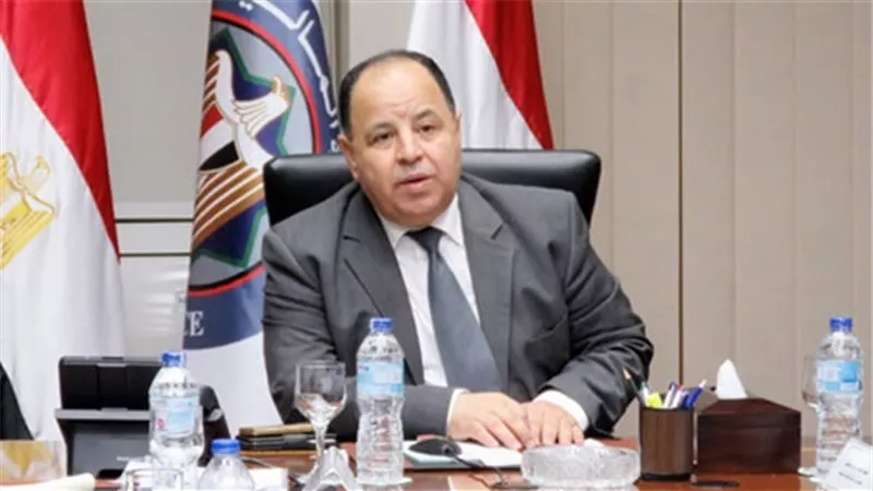 المالية: توقعات بتراجع الفائض الأولى إلى 0.6% وارتفاع العجز الكلى إلى 7.8%