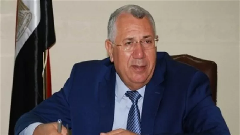 الزراعة تبحث تطوير مراكز تجميع الألبان ومزارع الدواجن في الوادي القديم