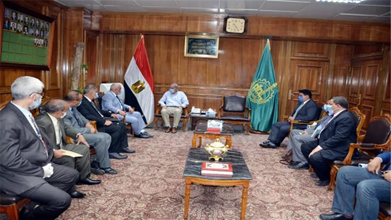 محافظ القليوبية يلتقي بفريق عمل وزارة المالية المكلف بميكنة منظومة العمل الإدارية والمالية بدواوين عام المحافظة