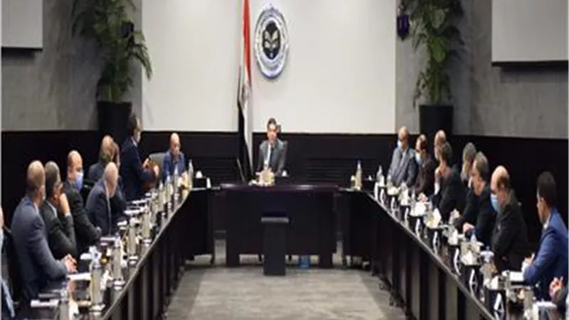 رئيس هيئة الاستثمار يلتقي ممثلي كبرى مكاتب الاستشارات القانونية وبيوت الخبرة المالية