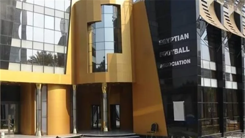 اتحاد الكرة يرفض تعيين حكام أجانب لمباراة الأهلى وبيراميدز