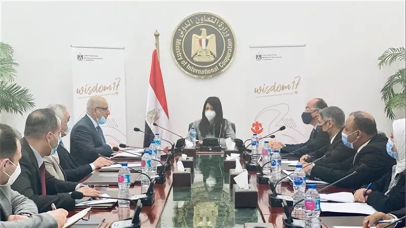 المشاط تلتقى وفدا عراقيا لعرض التجربة المصرية فى التعاون الإنمائى