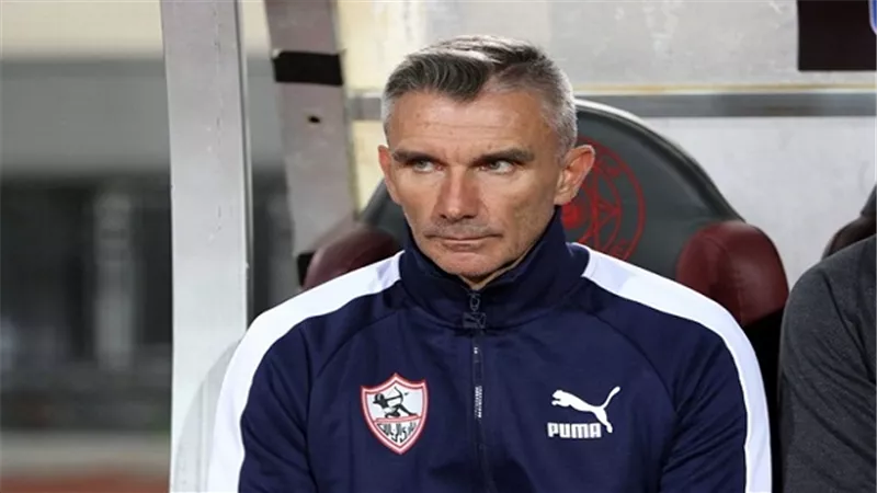 كارتيرون يعلن تشكيل الزمالك في مباراة البنك الأهلي